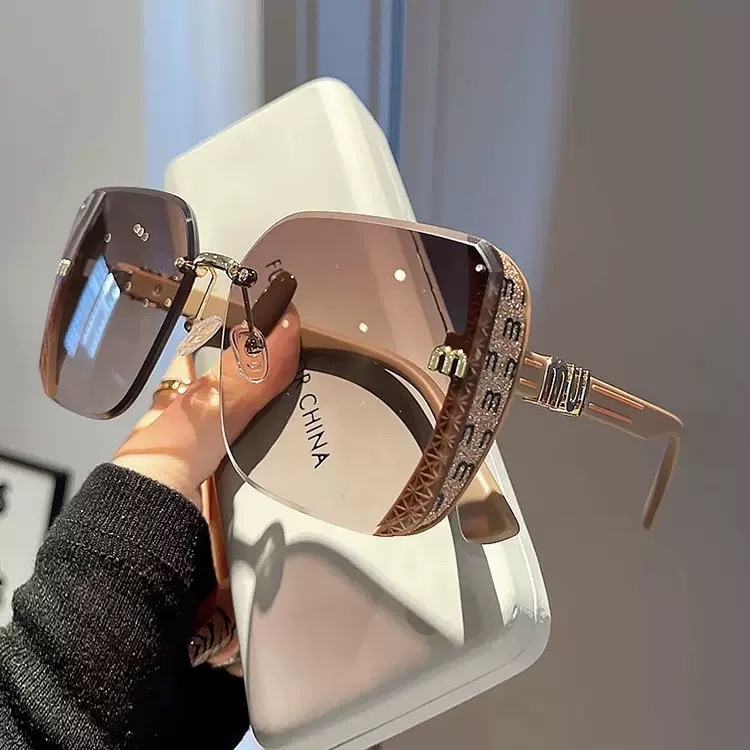 Large frame cut edge sunglass